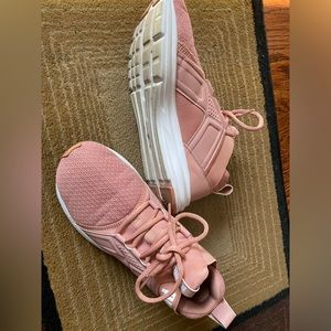 Rose pink PUMA shoes women’s 7.5